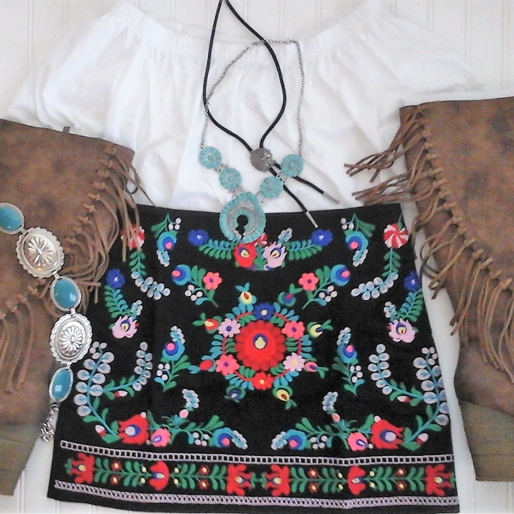 Spanish Embroidered Skirt "NWT" 🔴Price is Firm🔴 - Picture 1 of 4
